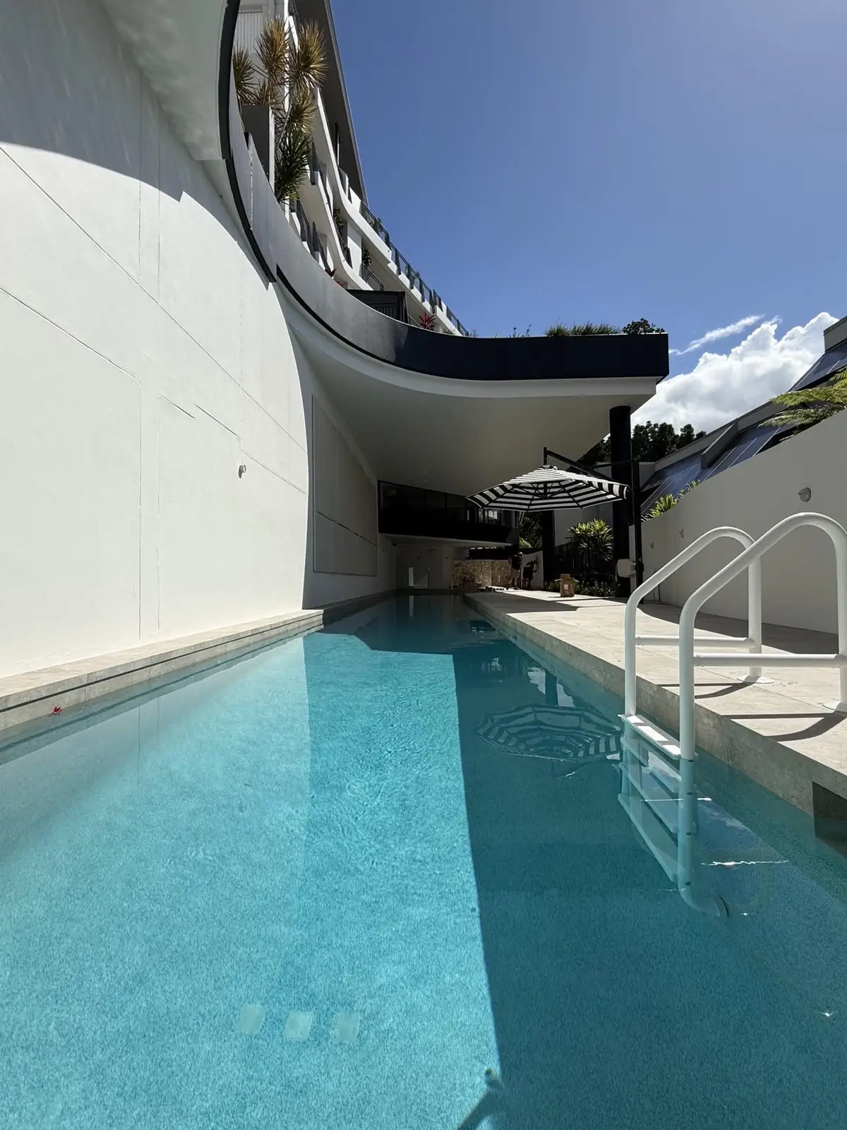 Kangaroo Point lap pool by day